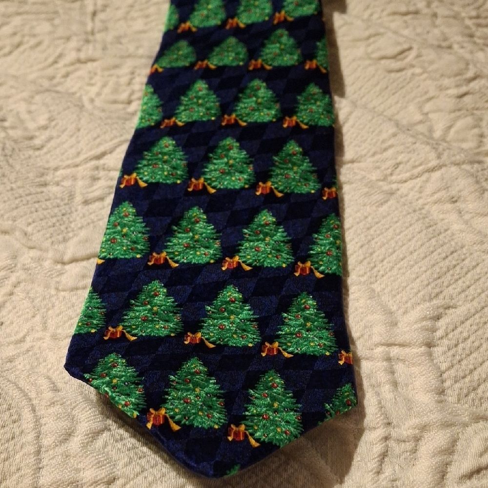 Holiday Green Christmas Tree Tie